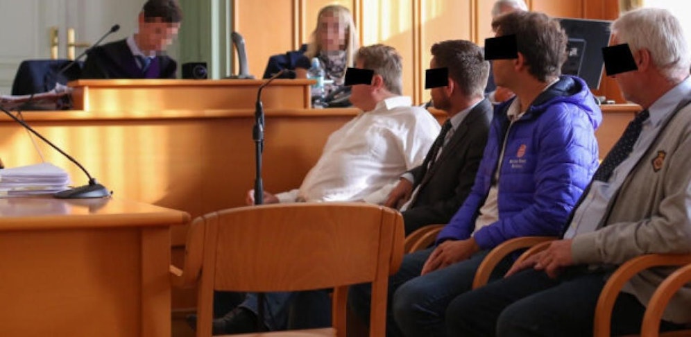 Die Angeklagten beim Prozess-Auftakt im Oktober 2018.