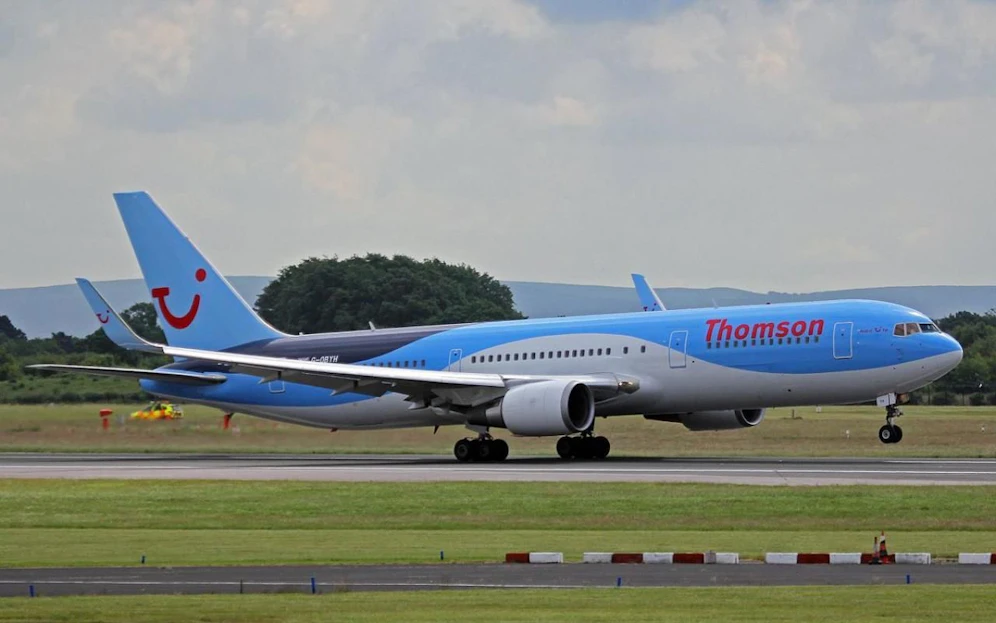 Ein Thomson-Jet musste nach dem Kollaps des Piloten notlanden. (Symboldbild/Ken Fielding)