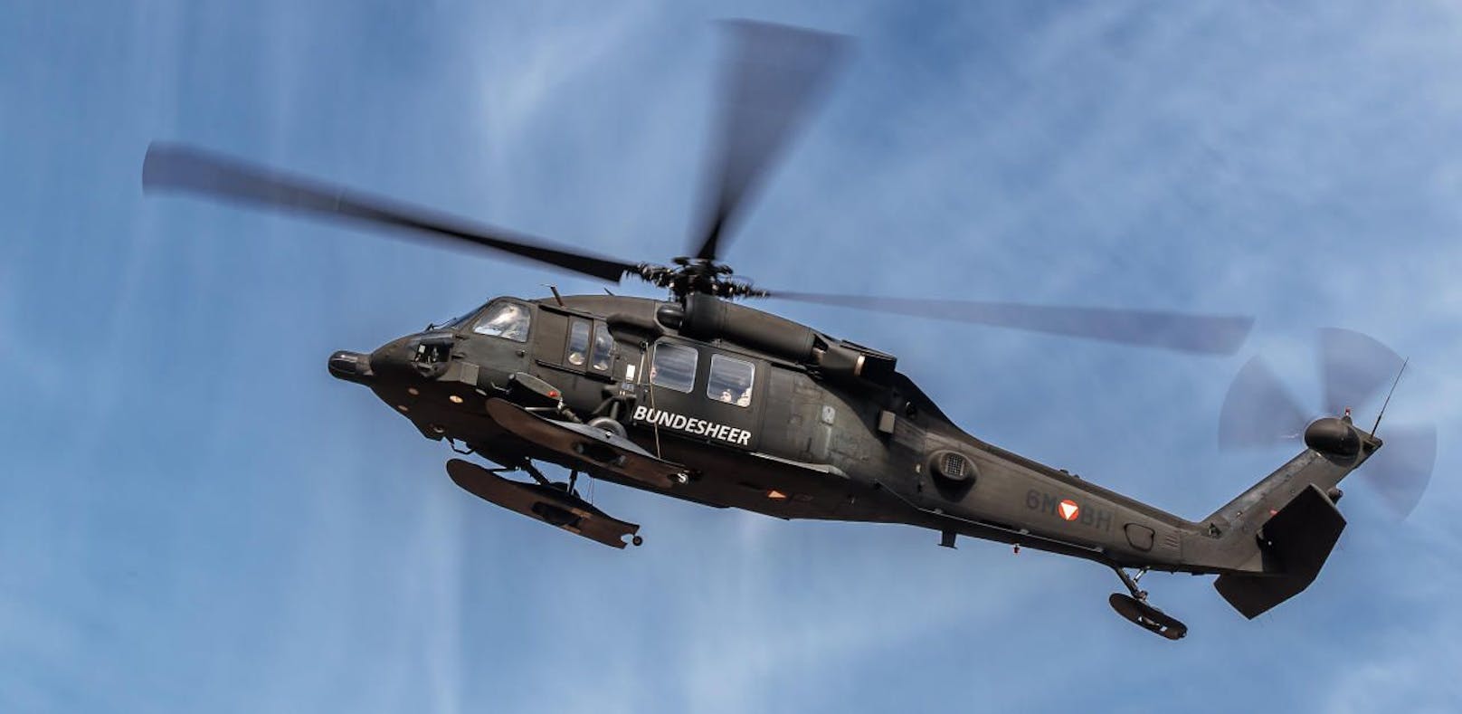 Das Heer testet seine Hubschrauber (im Bild ein &quot;Black Hawk&quot;) und Flieger. 