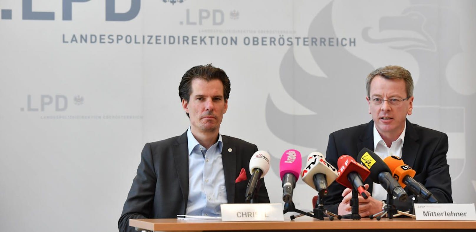 Staatsanwalt Philip Christl (il.) und LKA-Chef Gottfried Mitterlehner.