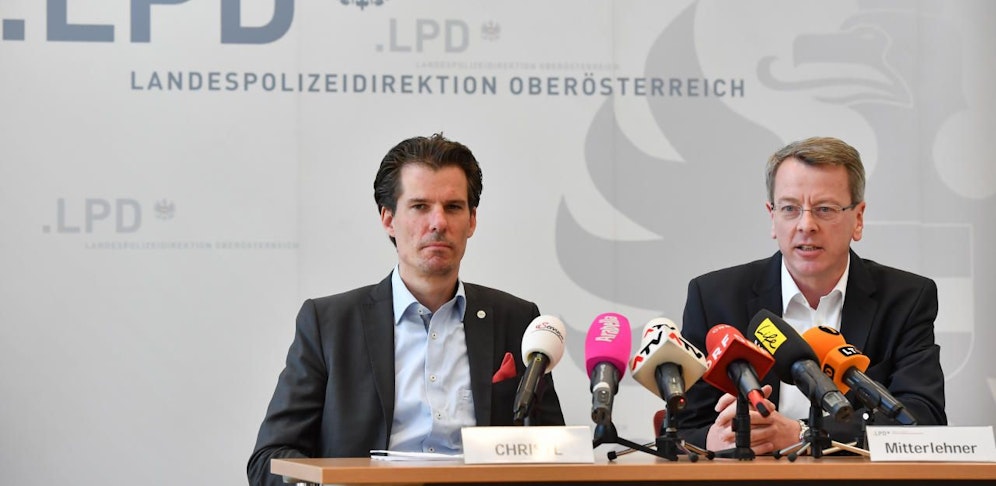 Staatsanwalt Philip Christl (il.) und LKA-Chef Gottfried Mitterlehner.
