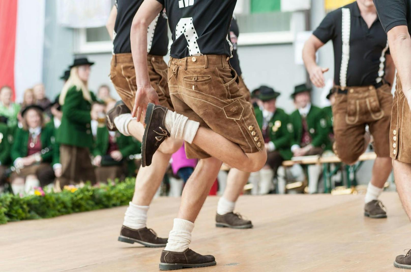 Volksfeste in Österreich verbinden lang gehegte Traditionen mit ausgelassener Lebensfreude.