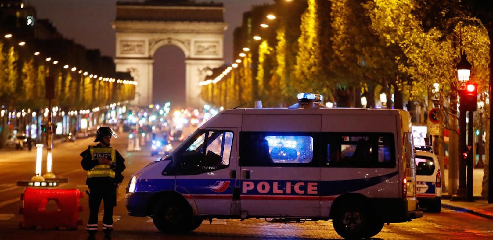 Terror in Paris: Attentäter schoss auf Polizisten
