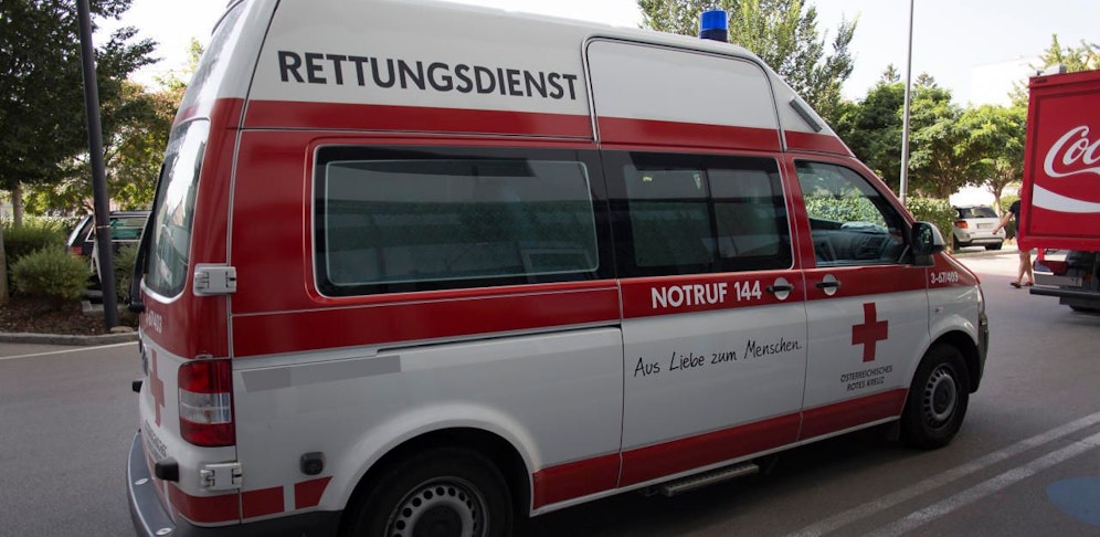 Der Bub wurde mit der Rettung ins Spital gebracht.
