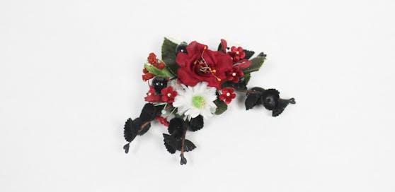 Gewinne heute am 05.12. eine Haarspange von "Miss Lilly Hats"!