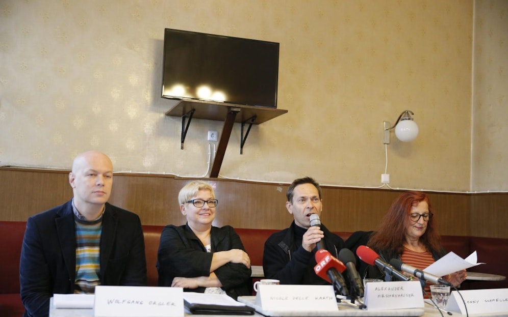 Die grüne "Initiative Urabstimmung" ruft die Gemeinderäte auf, gegen das Projekt zu stimmen. Von links: Wolfgang Orgler, Nicole Delle Karth, Alexander Hirschenhauser und Conny Schmeller. 