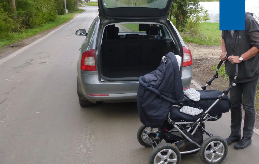 Ein deutscher Motorradpolizist traf am Donnerstag auf ein seltsames "Anhängergespann".