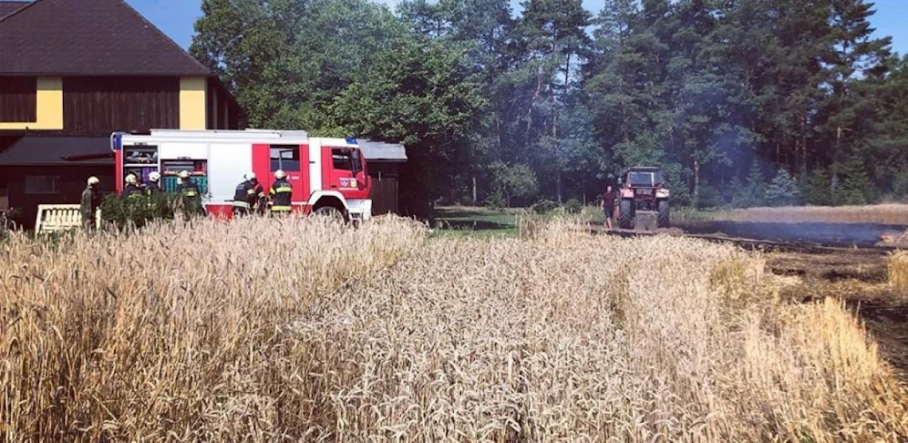 Die Feuerwehr stand mit drei Fahrzeugen und 18 Mann im Einsatz.