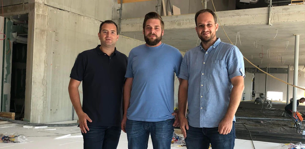 Star Movie Geschäftsfuhrer Klaus Obermayr mit Bauleiter Ing. Hubert Radner von Wiesinger Bau und Architekt Florian Hollweger von sarquitex Schreder & Partner auf der Star Movie Kinobaustelle in Tulln.