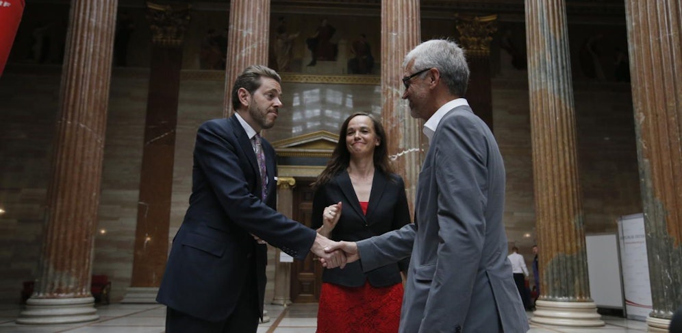 Neun Tage nach der Einigung von Bildungsministerin Hammerschmid (SPÖ), Wissenschaftsminister Mahrer (ÖVP, li.) und Grün-Bildungssprecher Walser fixierte das Parlament die Schulreform. 