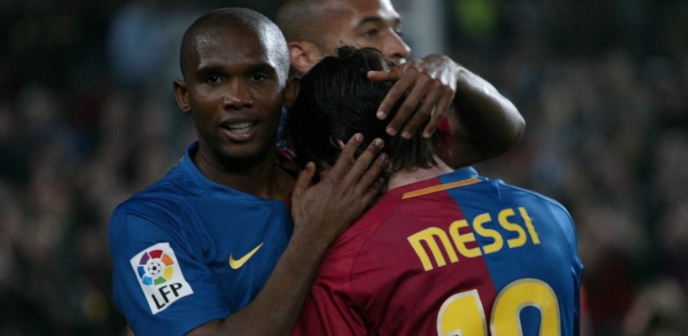 Samuel Eto'o mit Lionel Messi im Jahr 2008. Image number 04083405 date 08 11 2008 Copyright imago Cordon Press Diario AS Samuel Etoo left cheering with Lionel Messi FC Barcelona PUBLICATIONxINxGERxSUIxRUSxUKRxPOLxHUNxROMxONLY NOxONLINExUSE Eto o horizontal cheering goal celebration Primera Division 2008 2009 1 Spanish League FC Barcelona Barca Vdig Barcelona happiness Football men Team Spain Group photo optimistic Action shot Human Beings 
