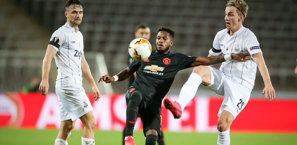 James Holland und Marko Raguz gegen United-Star Fred beim Hinspiel in Linz