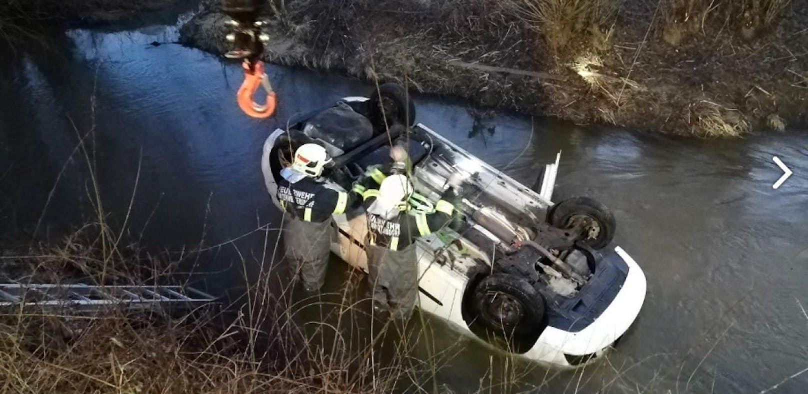 21-Jähriger setzt Notruf unter Wasser ab