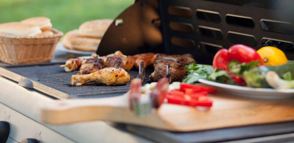 Für gesundes Grillen eigenen sich Kugelgriller besonders gut.