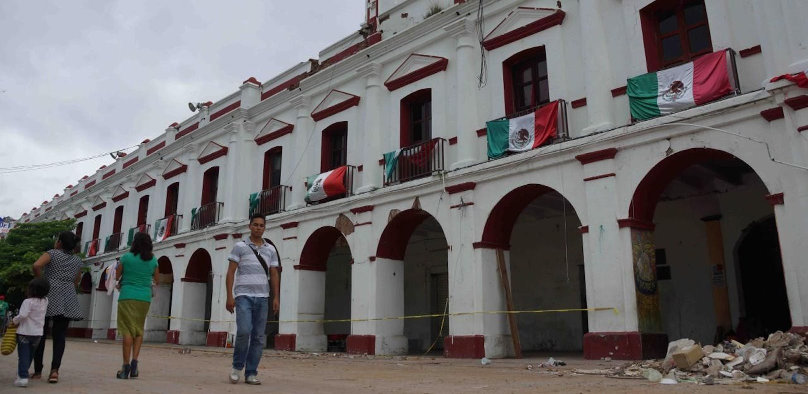 Plünderer nutzen das Chaos in Mexiko aus.