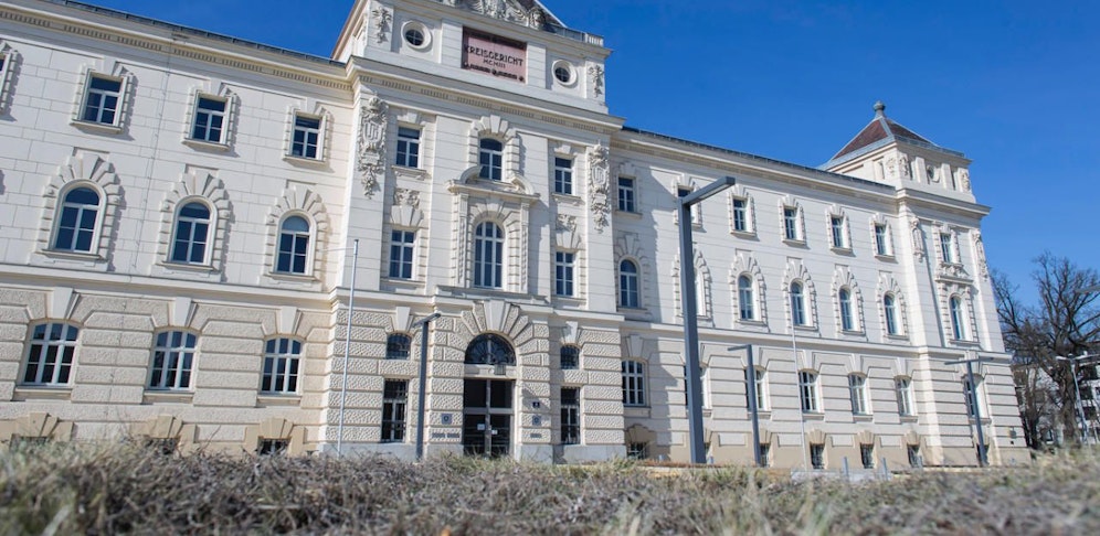 Der rote Politiker sitzt in St. Pölten in Haft