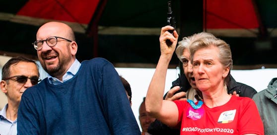 Das ist der Moment, in dem der belgische Premierminister Charles Michel einen Hörschaden erlitt.