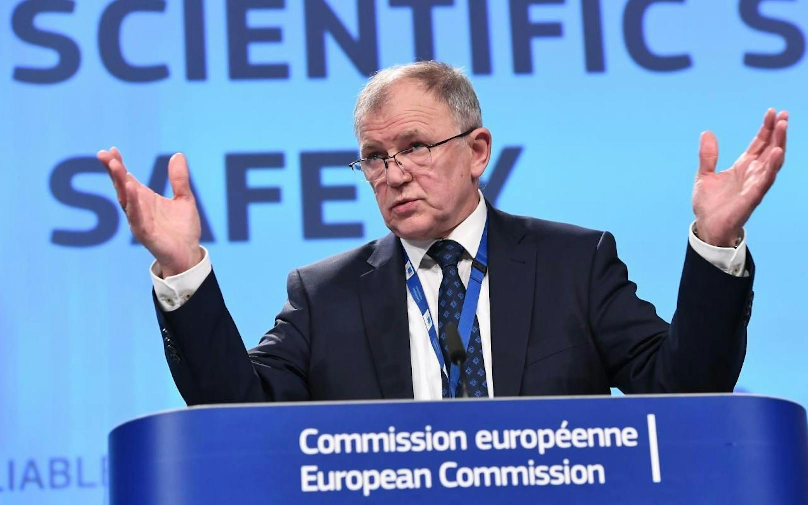 Vytenis Andriukaitis denkt laut über eine neue, EU-weite Steuer auf Alkohol und Tabak nach.