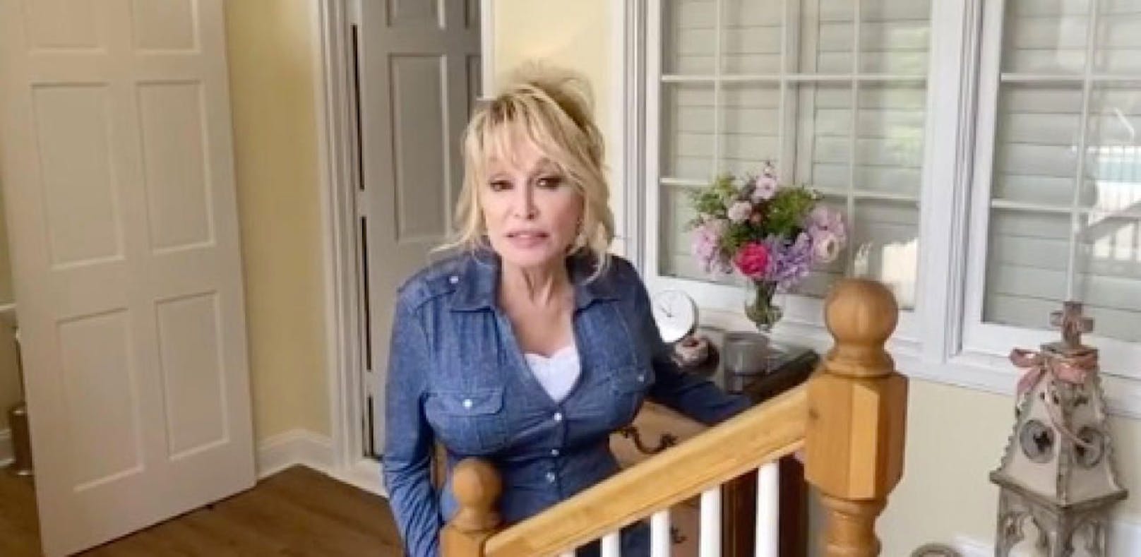 Dolly Parton sieht Virus als eine Lektion von Gott