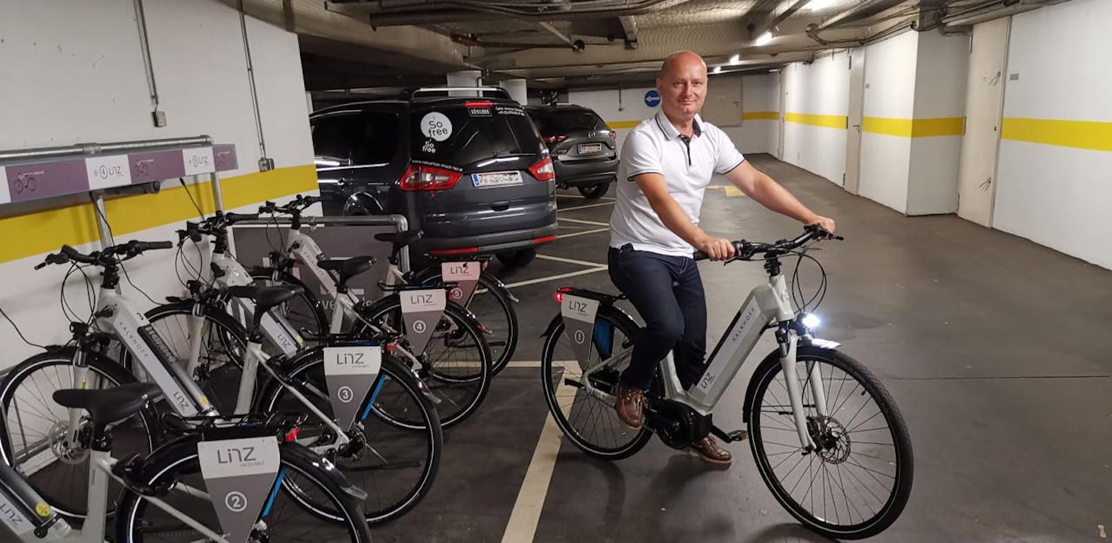 Stadtrat Markus Hein freut sich über den Erfolg der E-Bikes.