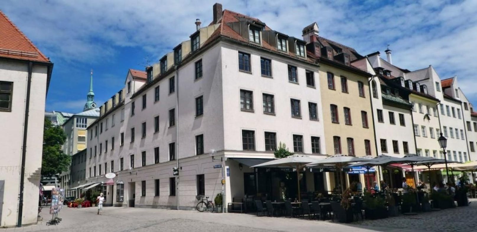 For Sale: Freddie Mercurys Wohnung in München