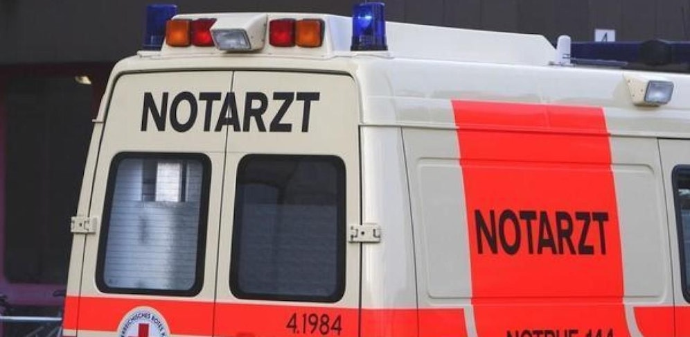 Der 44-jährige Fußgänger wurde ins LKH Leoben gebracht (Symbolbild)