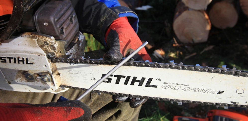 Der Mann soll seinem Nachbarn mit einer laufenden Motorsäge bedroht haben. 