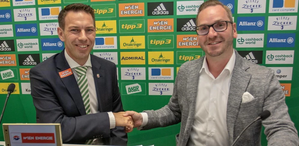 Roland Schmid mit Geschäftsführer Christoph Peschek