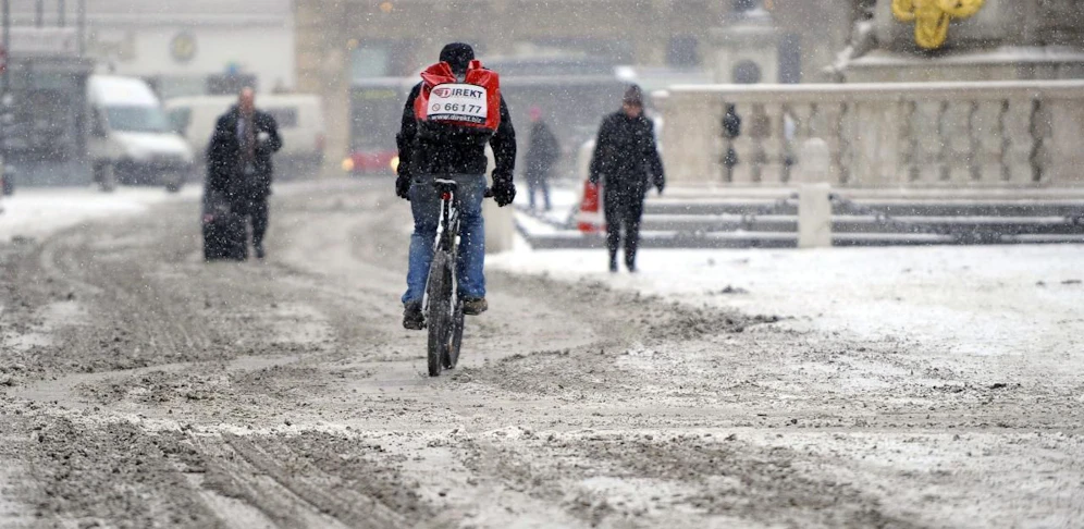 (Symbolbild) Am Wochenende ist in der Bundeshauptstadt mit Niederfall und Temperaturen um 0 Grad zu rechnen.