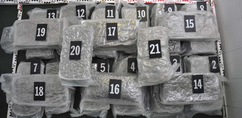 Das Cannabiskraut wurde im Kofferraum in einer Reisetasche gefunden