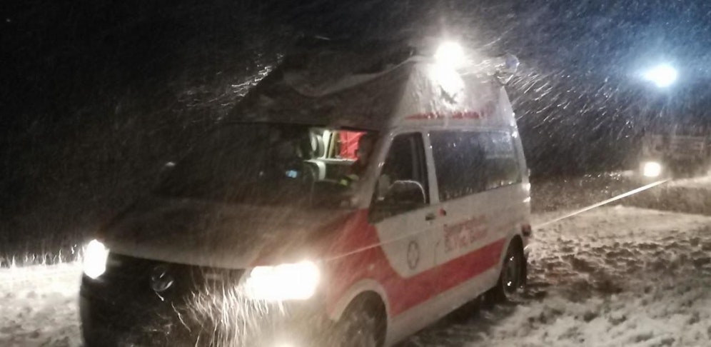 (Symbolbild) Die Rettung konnte nur mehr den Tod der Frau feststellen.