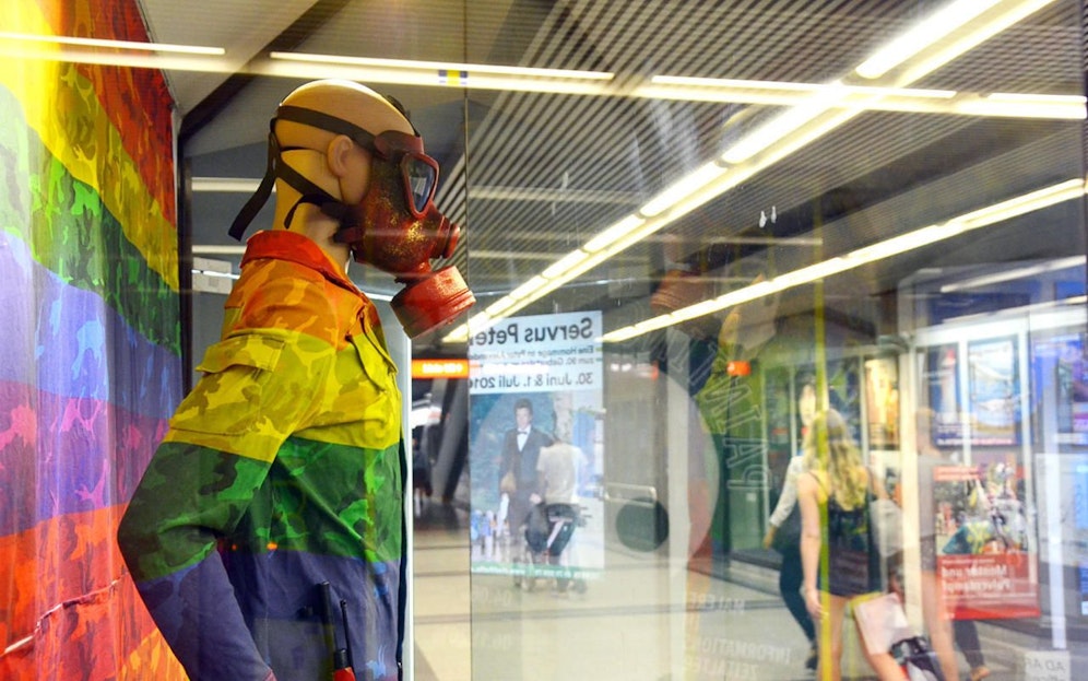 Wer seine Kunst im Schauraum am Volkstheater präsentieren will, kann sich ab sofort beim Verein Red Carpet bewerben.