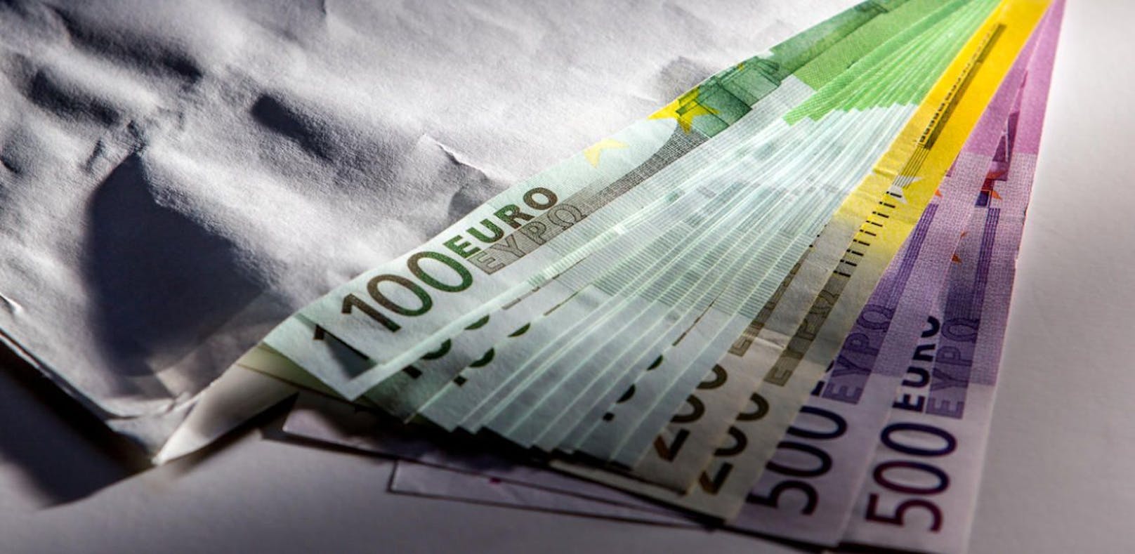 Der Pensionist fand mehrere tausend Euro und brachte das Geld zur Polizei