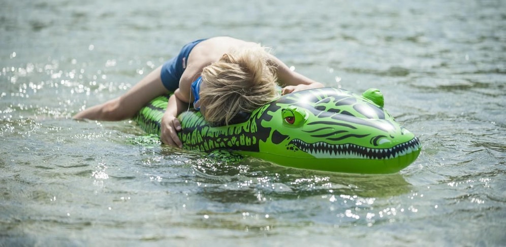 Der Kleine war etwa eine Stunde ganz alleine im Wasser.