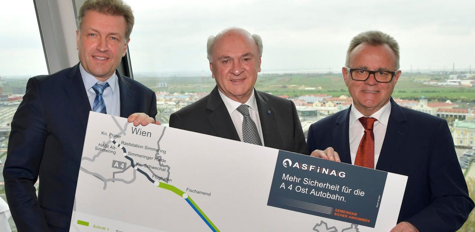 Mehr Sicherheit für die A 4 Ost-Autobahn: ASFINAG-Vorstand Klaus Schierhackl, Landeshauptmann Erwin Pröll und Landeshauptmann Hans Niessl (v.l.n.r.)