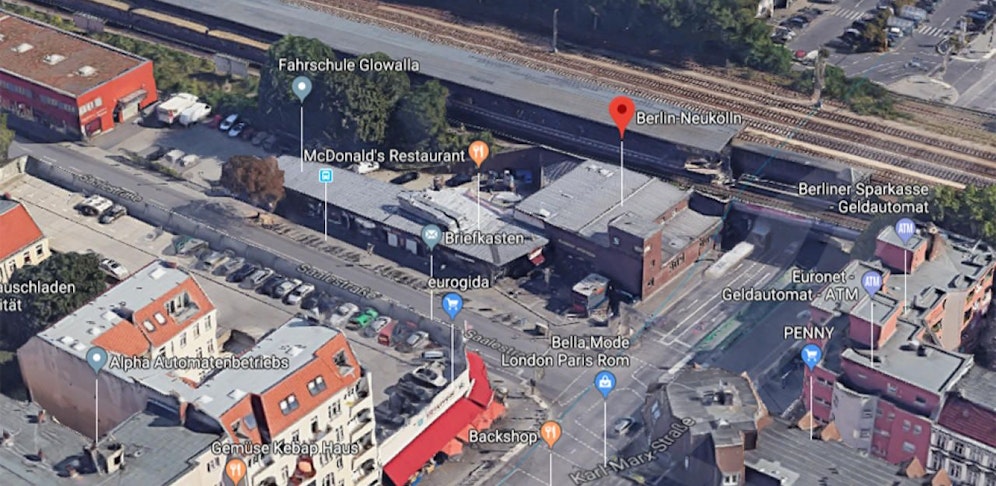 Die Polizei ermittelt nach dem Angriff im S-Bahnhof Neukölln.