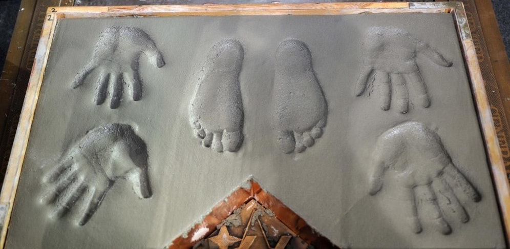 Etliche Stars verewigten sich mit Händen und Füßen.