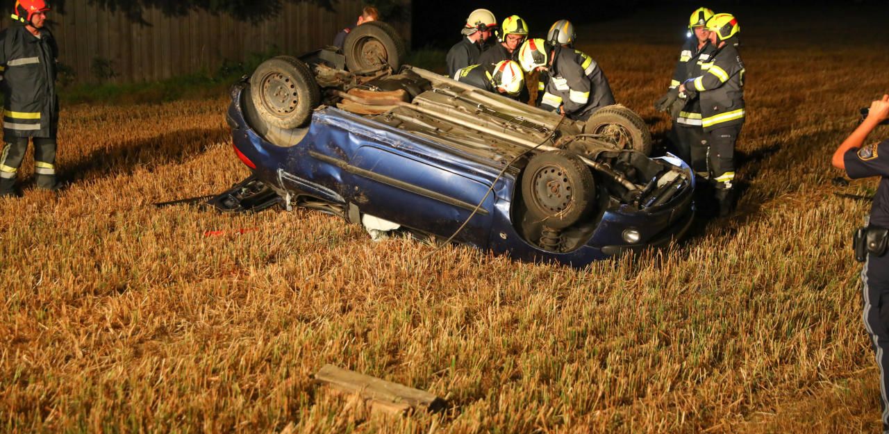 Heute.at - Unfall-Lenker ließ zwei Verletzte alleine zurück
