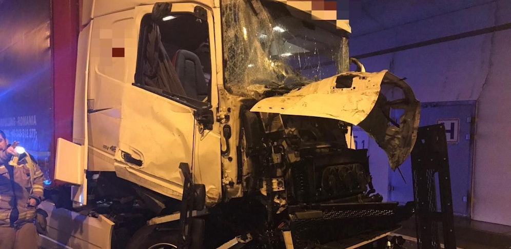 Ein völlig demolierter LKW