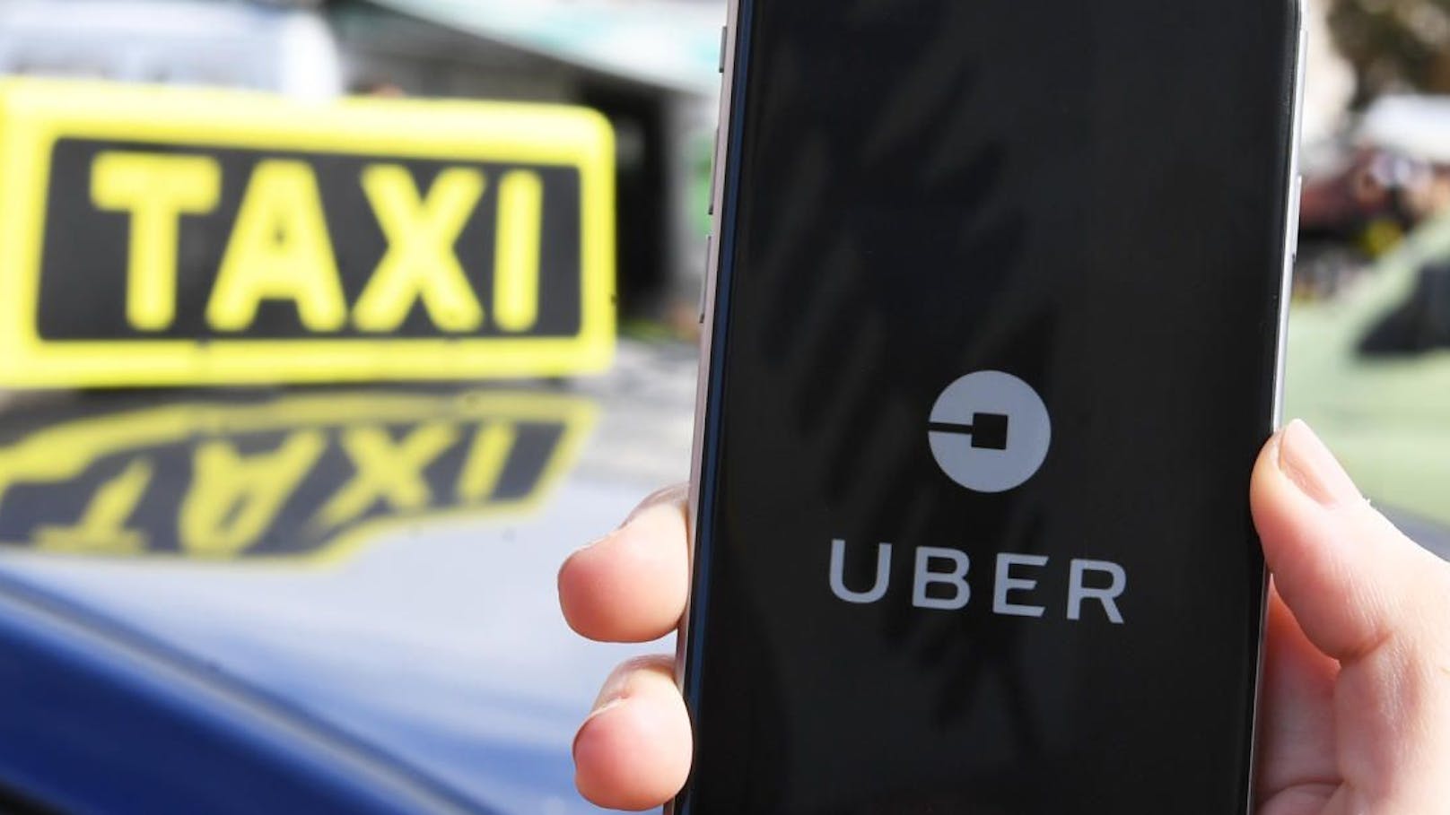 Uber kritisiert Taxiprüfung.