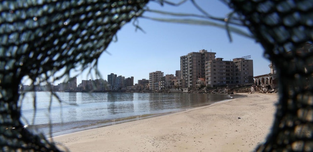 Famagusta im türkischen Teil Zyperns. Dort sitzen die rechtsextremen Identitären derzeit fest.