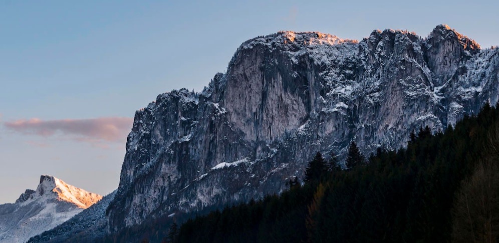 Ein 54-jähriger Sportler stürzte 20 Meter von der Drachenwand ab. 