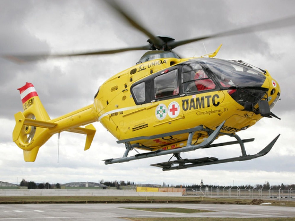 Mit dem Rettungshubschrauber C10 wurde das Mädchen ins Spital geflogen.