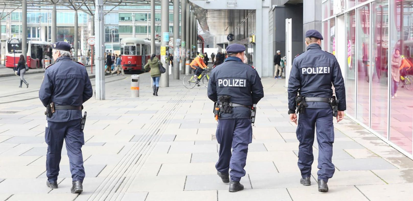 Polizeieinsatz nach Prügelei am Praterstern.