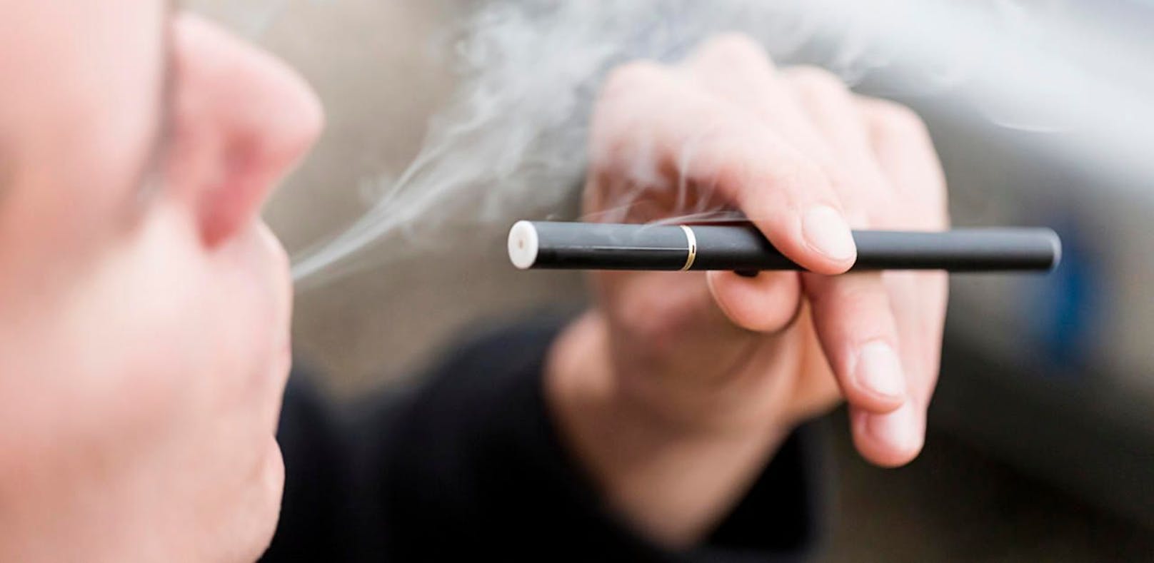 Wer die gratis E-Zigaretten bekomme, sollen die Kommunen entscheiden. Diese könnten das Programm mit lokalen Maßnahmen ergänzen. (Symbolbild)