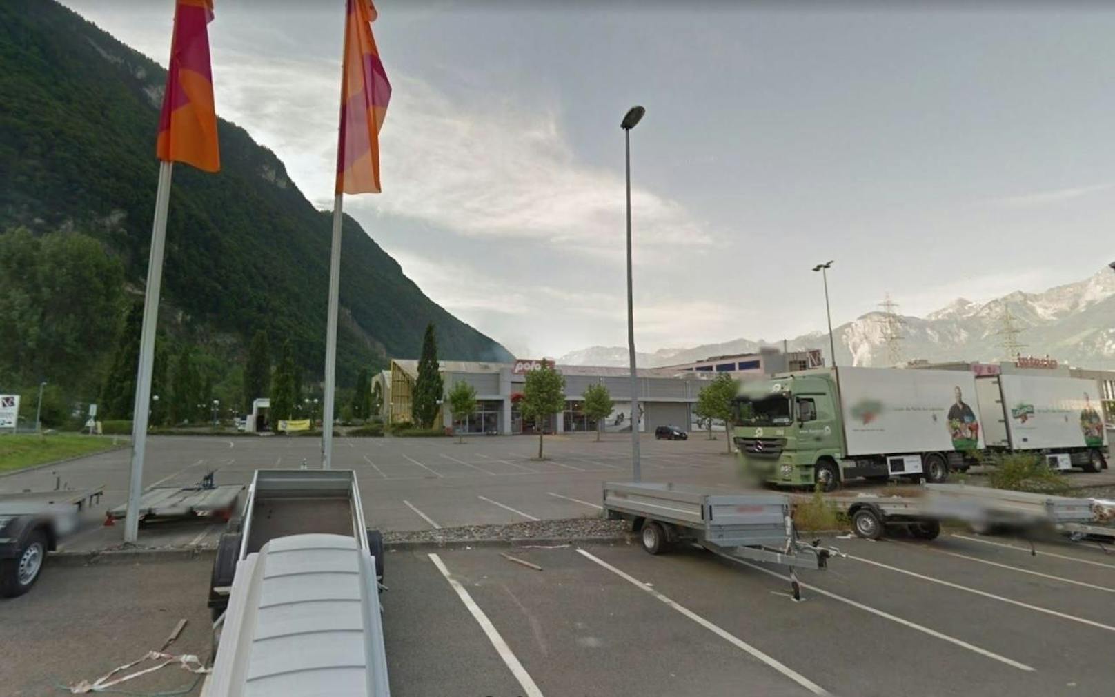 Auf diesem Parkplatz in Villeneuve (Kanton Waadt) spielten sich die Szenen ab.