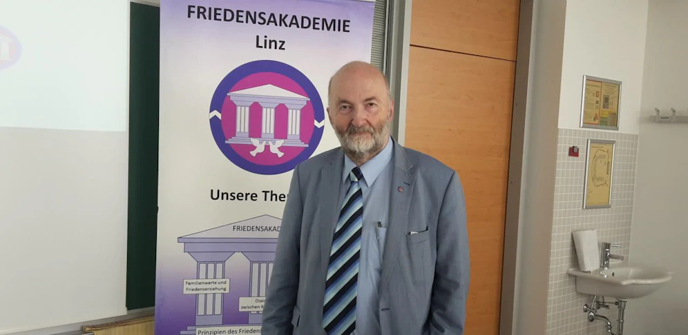 Begründer der Friedensakademie in Linz Paul J. Ettl, stellte Mittwochvormittag den Lehrgang zur "Nachhaltigen Friedensgestaltung" vor. 