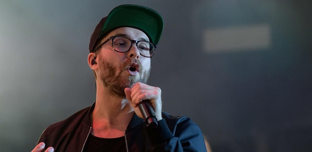 Das Basecap ist sein Markenzeichen: Mark Forster kommt am Samstag nach Ansfelden.