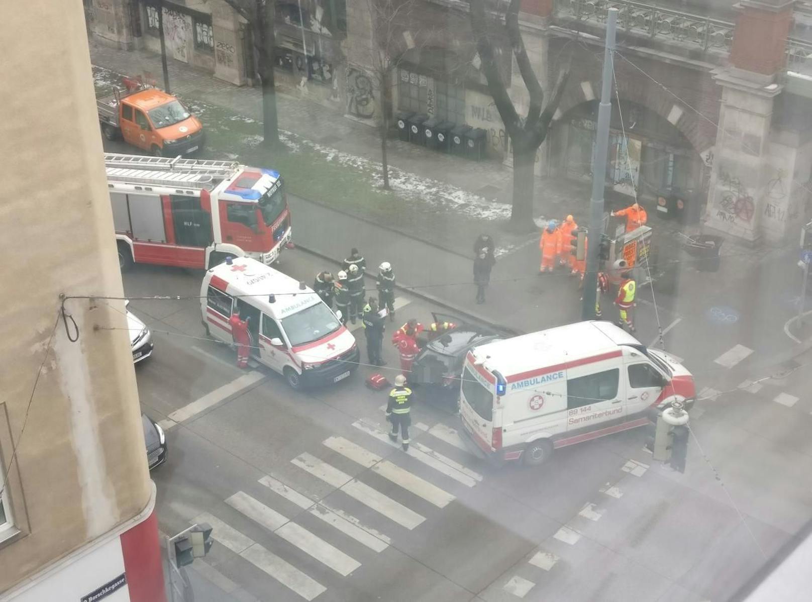 Am Mittwoch Vormittag verunfallte ein Autofahrer am Wiener Gürtel.