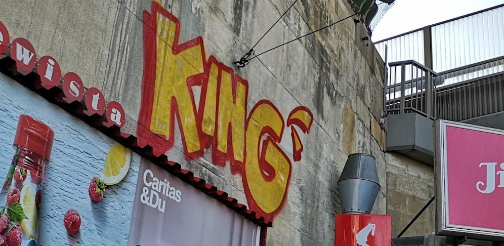 Überall in Wien finden sich Graffiti-Tags des unbekannten Sprayers, der sich selbst "King" nennt.